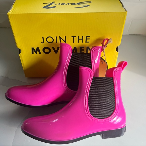 SEVEN7 Dover Bright Pink Pull On Ankle Rain Boots Women’s Sz 10 Med BNWB - Picture 2 of 13